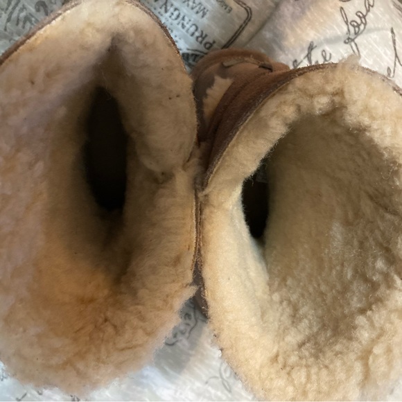 BearPaw “Annie” 1965W Suede/Sheepskin boot in Taupe size 8M. EUC - Picture 5 of 7